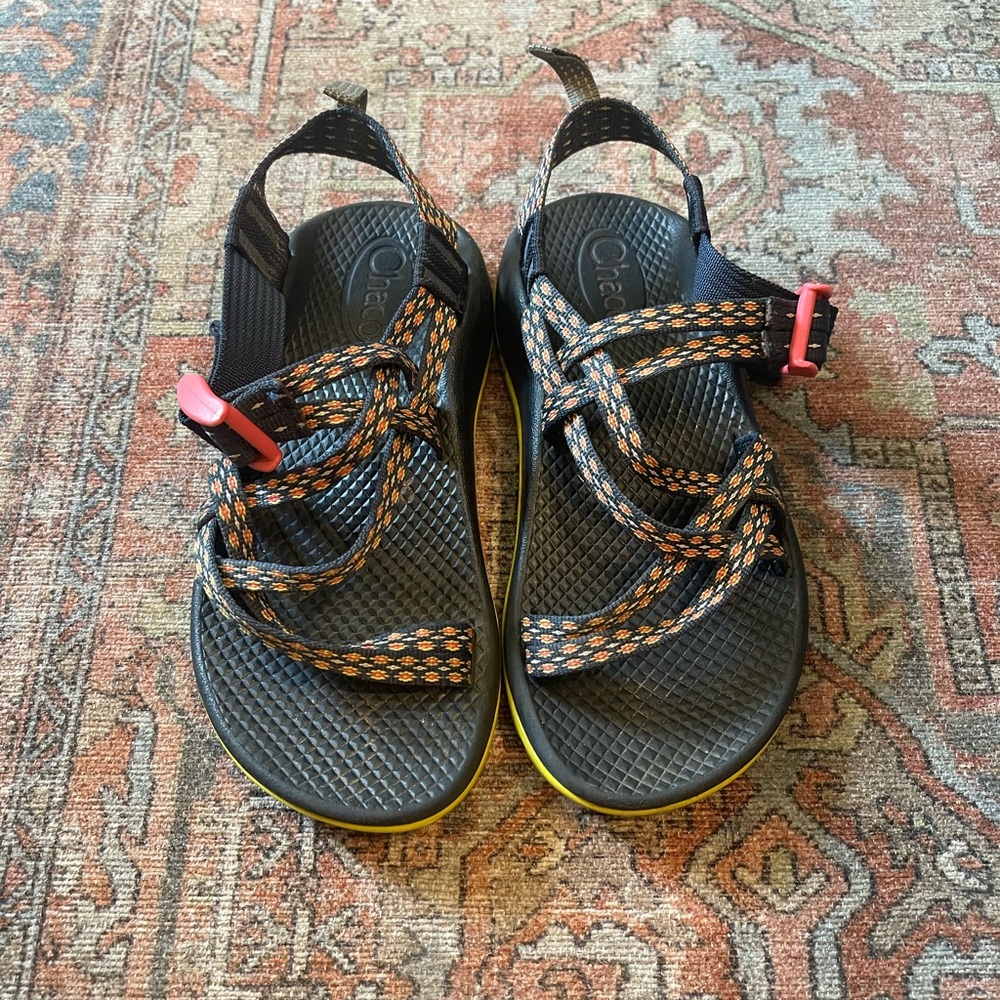 Girl size 2 chacos